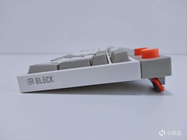 【球盟会】复古与科技的碰撞，洛斐小方三模机械键盘