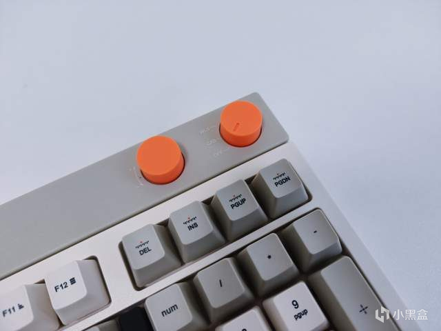 【球盟会】复古与科技的碰撞，洛斐小方三模机械键盘