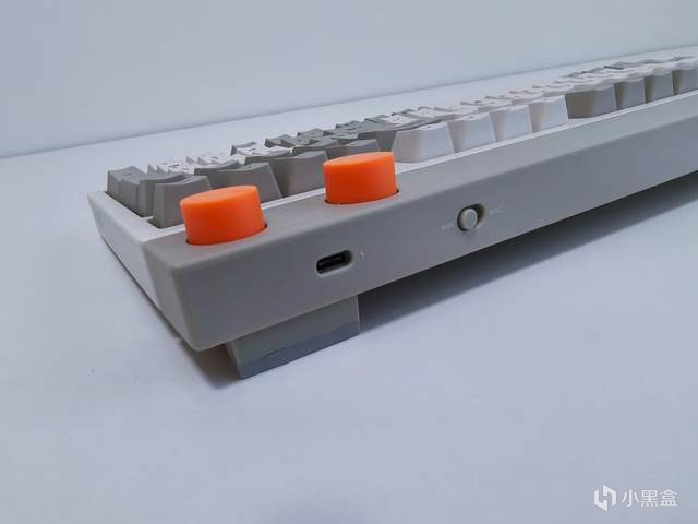 【球盟会】复古与科技的碰撞，洛斐小方三模机械键盘