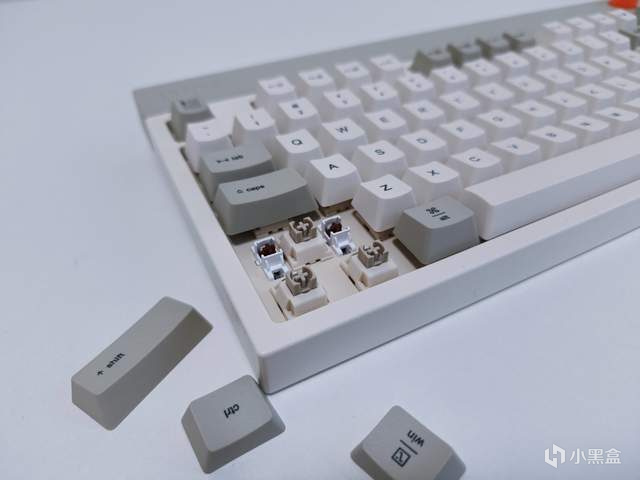 【球盟会】复古与科技的碰撞，洛斐小方三模机械键盘