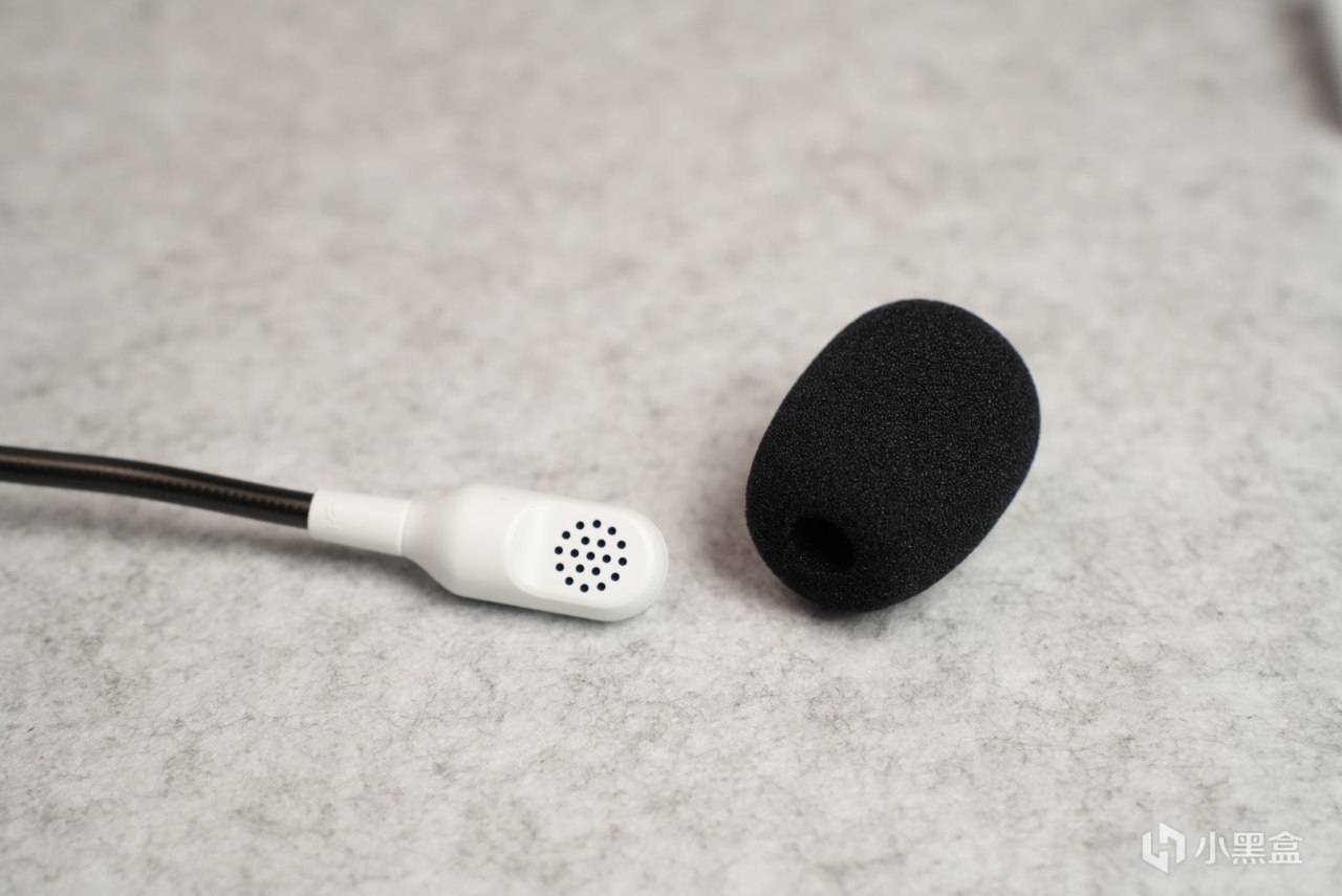 是极速版但好像跟专业版没什么区别的  雷蛇旋风黑鲨V2极速版开箱