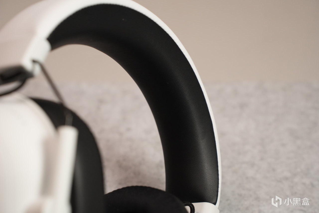 是极速版但好像跟专业版没什么区别的  雷蛇旋风黑鲨V2极速版开箱