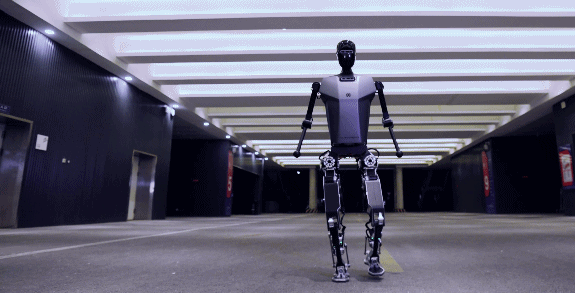 全球首个纯电驱拟人奔跑的全尺寸人形机器人“天工”发布！