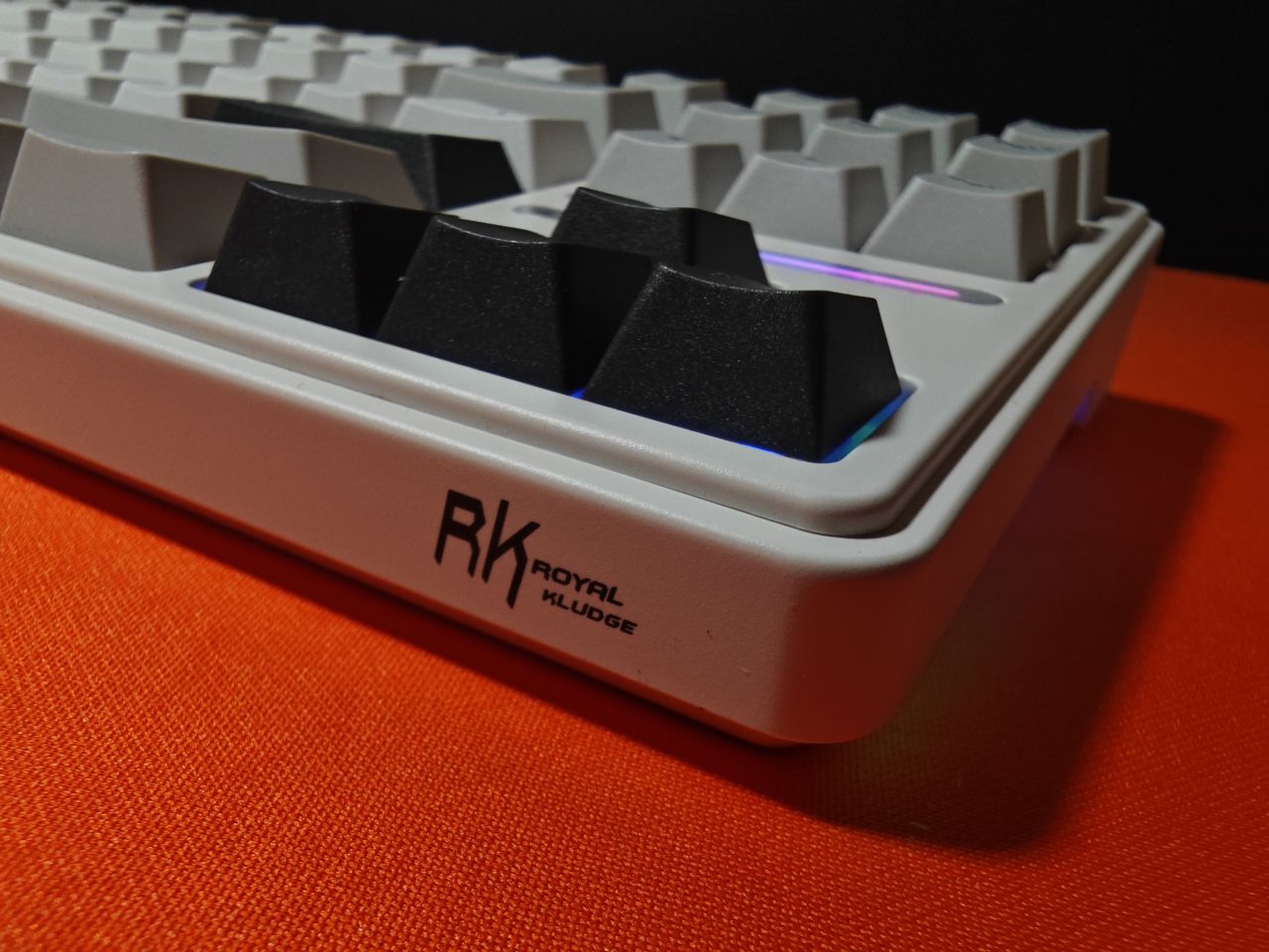 RK R87Pro：鍵聲悅耳外形帥，1K回報參數高，還有定製私模鋰電池！-第1張