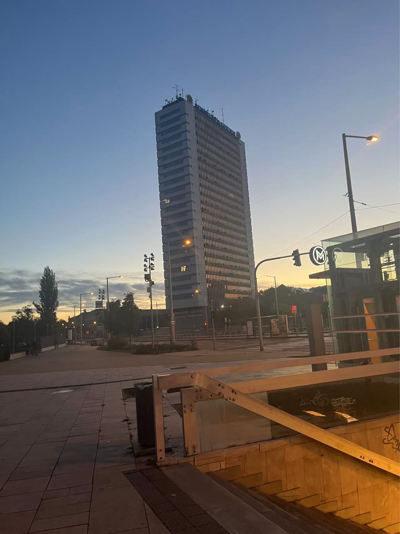 【球盟会】在万圣节的酒吧里被匈牙利妹子邀请跳舞是什么样的体验？