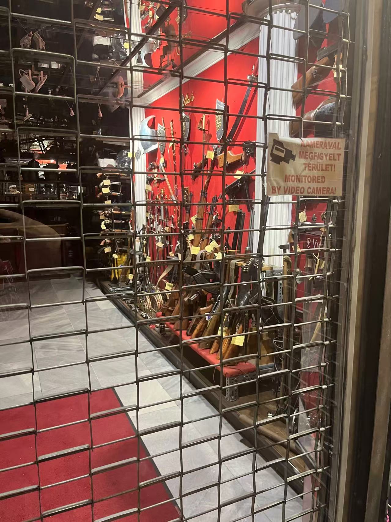 【球盟会】在万圣节的酒吧里被匈牙利妹子邀请跳舞是什么样的体验？