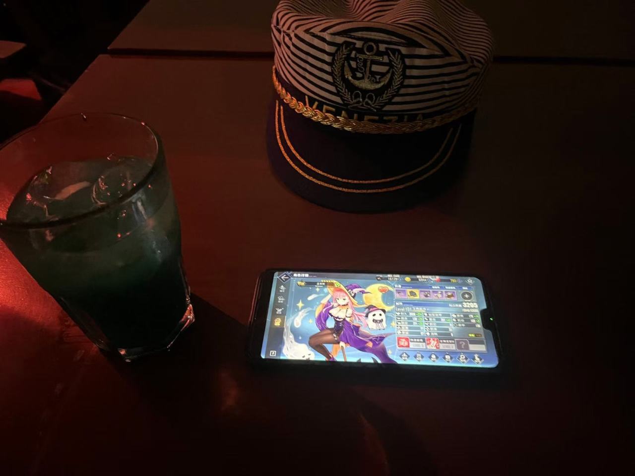 【球盟会】在万圣节的酒吧里被匈牙利妹子邀请跳舞是什么样的体验？