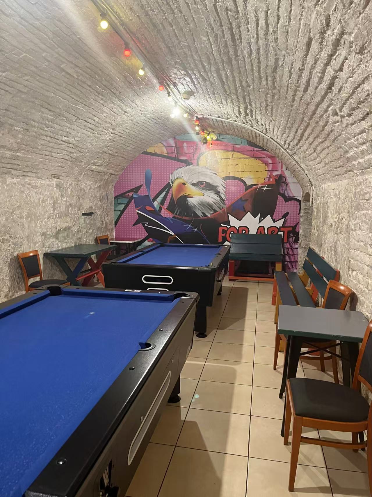 【球盟会】在万圣节的酒吧里被匈牙利妹子邀请跳舞是什么样的体验？