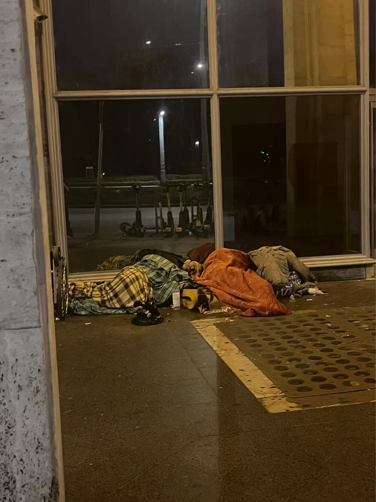 【球盟会】在万圣节的酒吧里被匈牙利妹子邀请跳舞是什么样的体验？