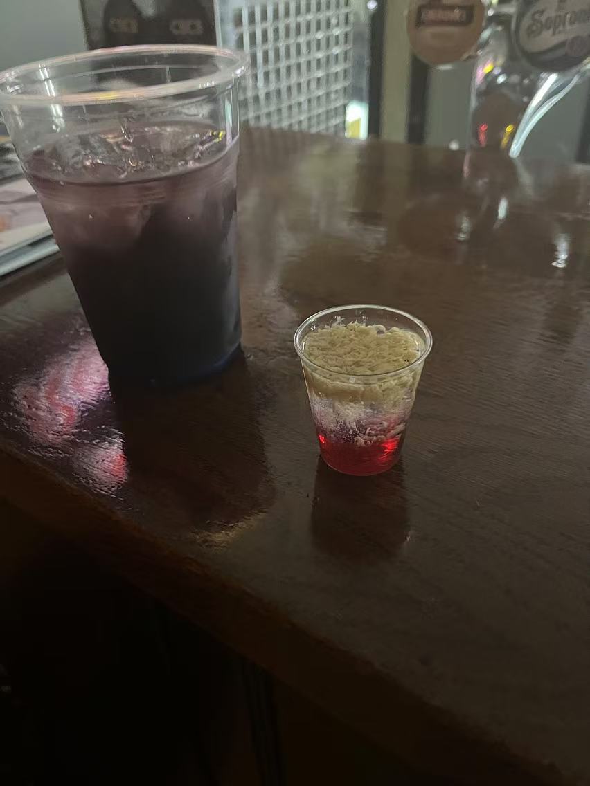 【球盟会】在万圣节的酒吧里被匈牙利妹子邀请跳舞是什么样的体验？