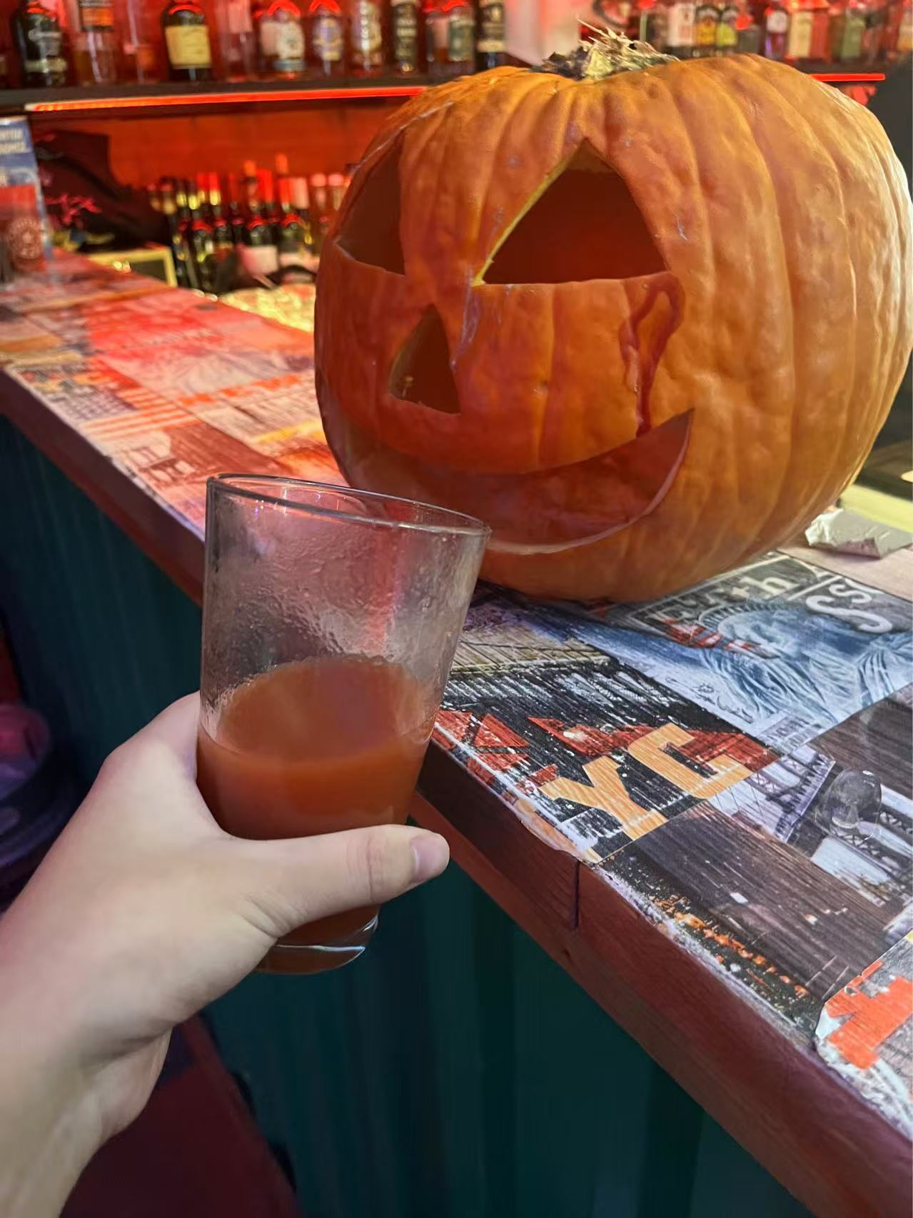 【球盟会】在万圣节的酒吧里被匈牙利妹子邀请跳舞是什么样的体验？