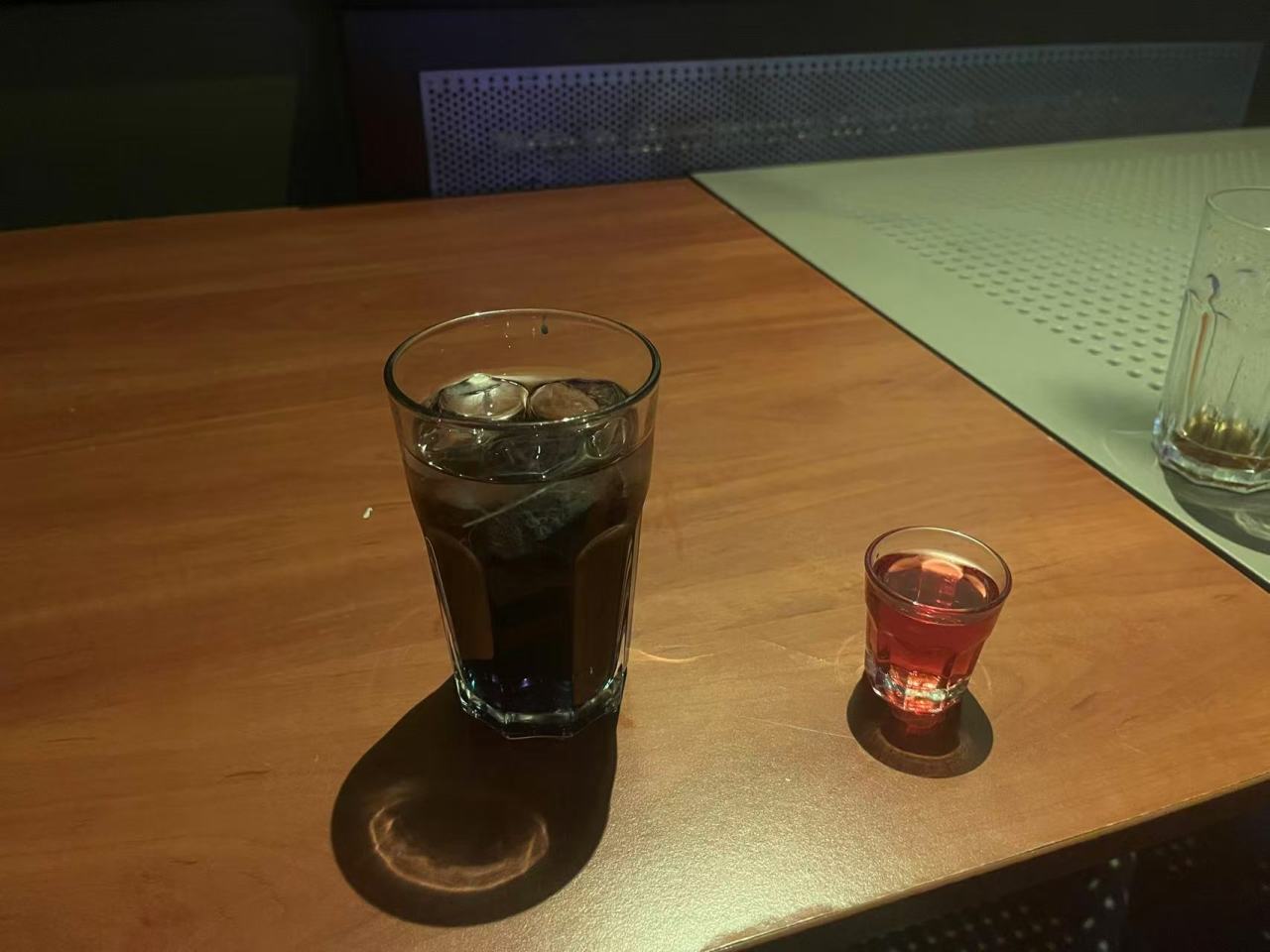 【球盟会】在万圣节的酒吧里被匈牙利妹子邀请跳舞是什么样的体验？