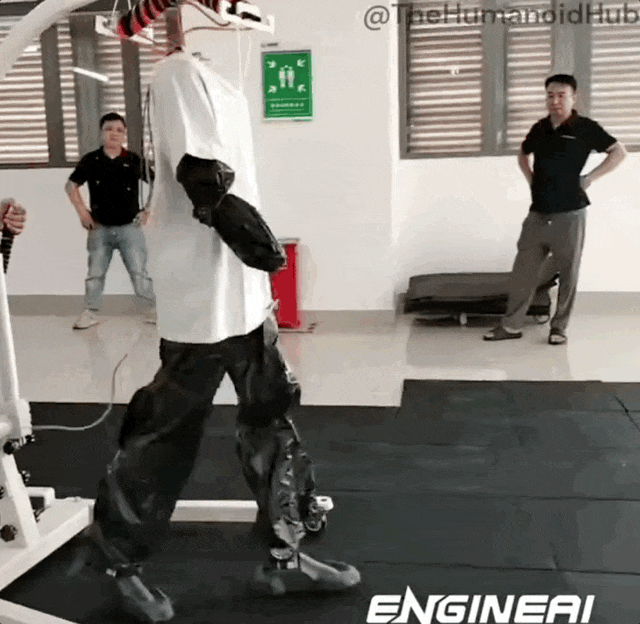人形“机器人” SE01 深圳行走,引发热议,预计售价15万_电玩帮