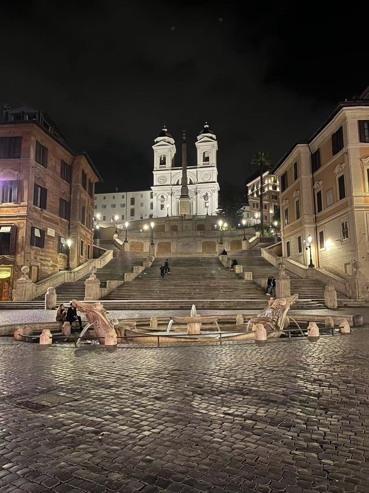 一个人半夜三更在罗马城里闲逛是一种什么样的体验？