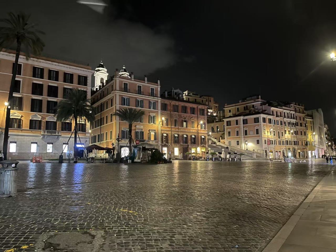 一个人半夜三更在罗马城里闲逛是一种什么样的体验？