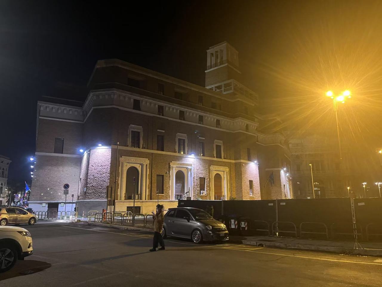 一个人半夜三更在罗马城里闲逛是一种什么样的体验？