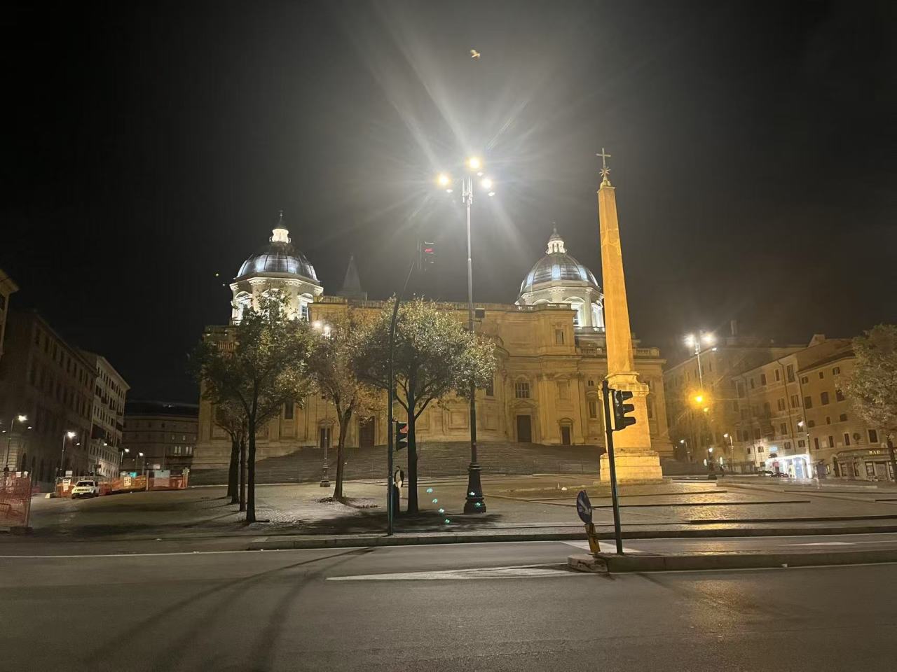 一个人半夜三更在罗马城里闲逛是一种什么样的体验？