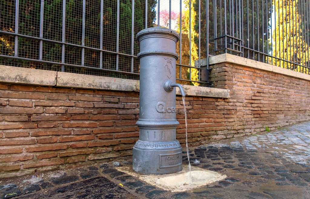 一个人半夜三更在罗马城里闲逛是一种什么样的体验？