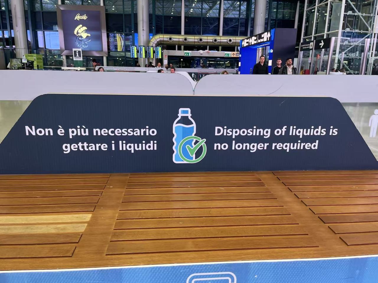 罗马旅游的最后一站，我造访了当年凯撒遇刺的银塔广场