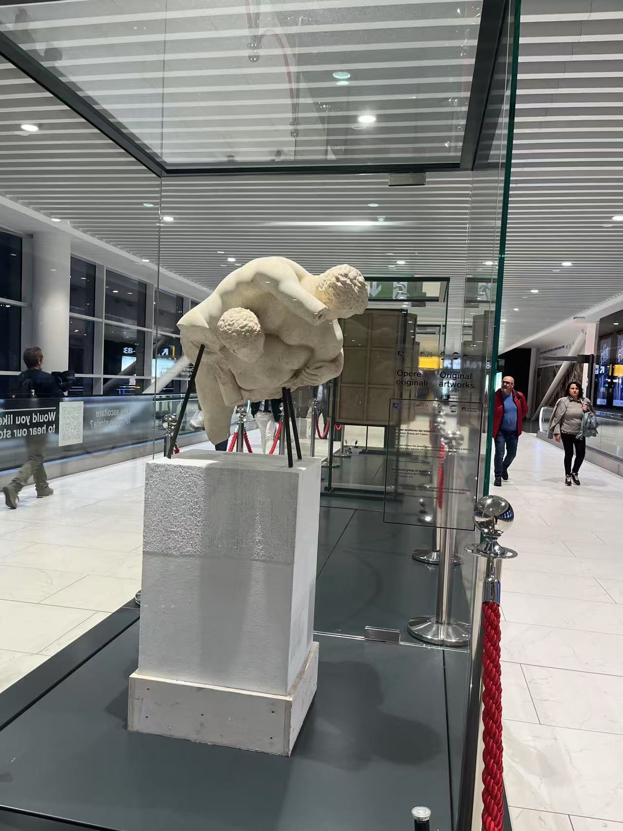 罗马旅游的最后一站，我造访了当年凯撒遇刺的银塔广场