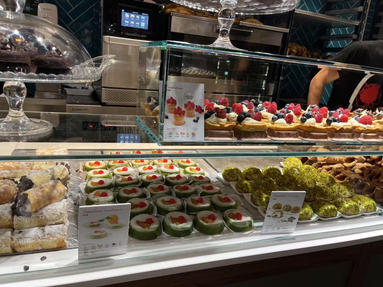 罗马旅游的最后一站，我造访了当年凯撒遇刺的银塔广场