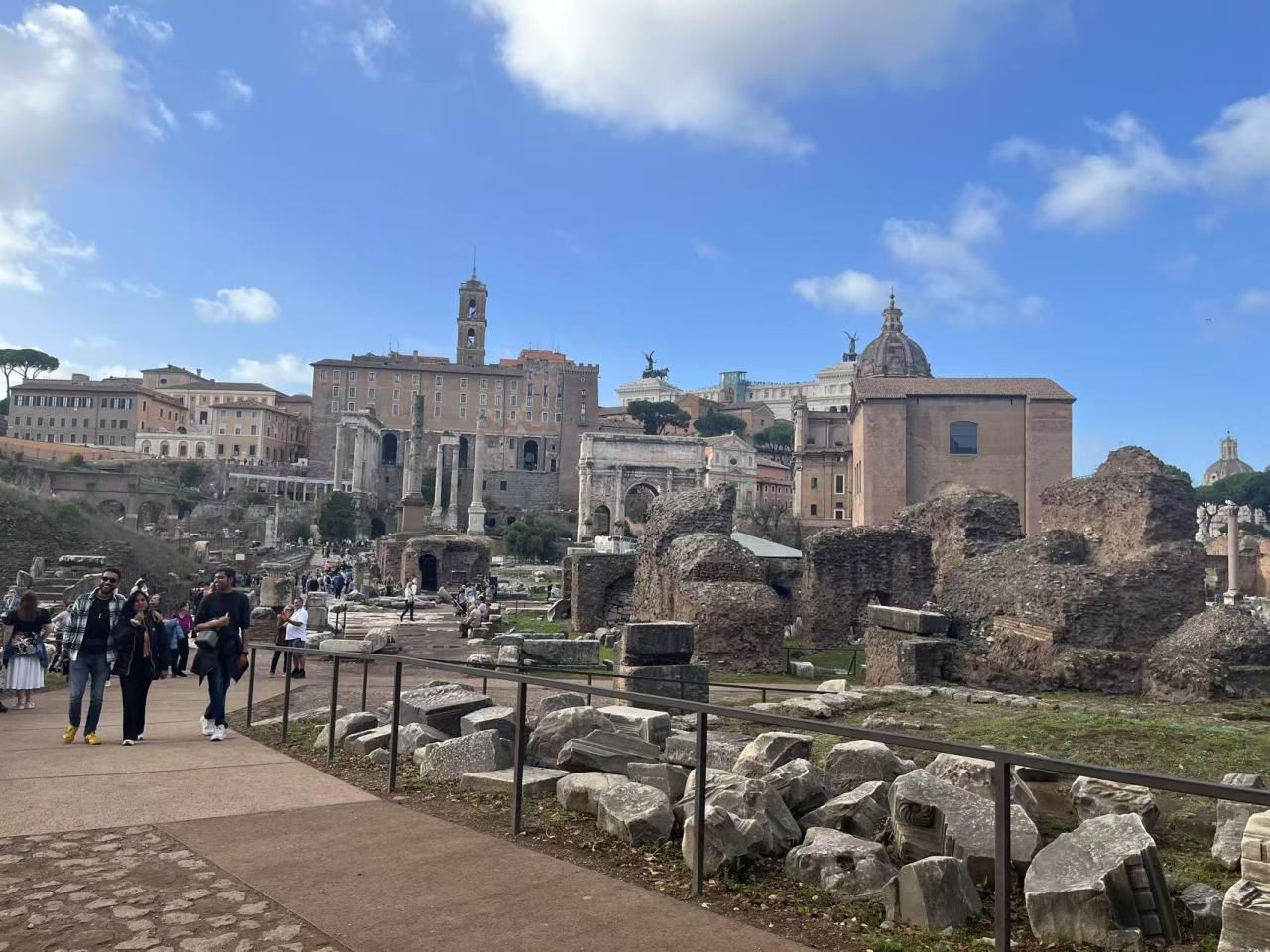 罗马旅游的最后一站，我造访了当年凯撒遇刺的银塔广场