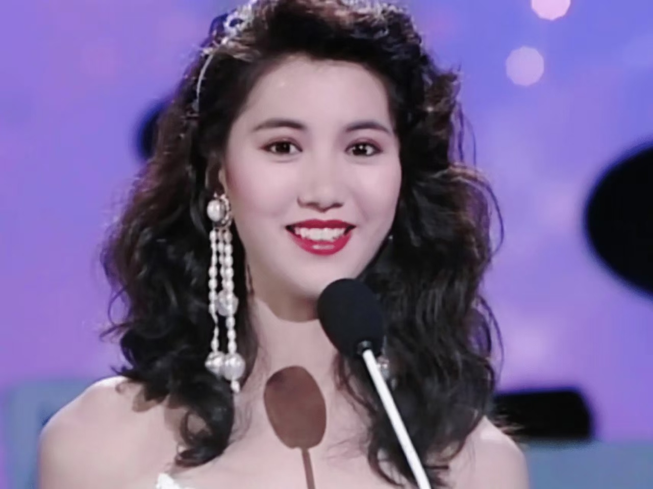 袁咏仪:荆棘与玫瑰交织的“港岛烈女”-第1张