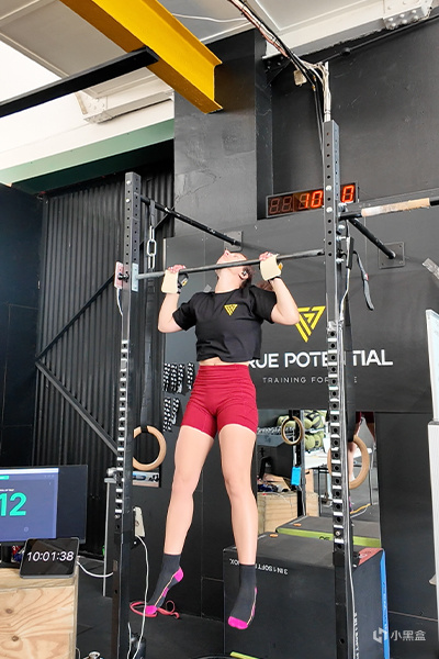 打破纪录：澳洲女子24小时内完成7079个引体向上！