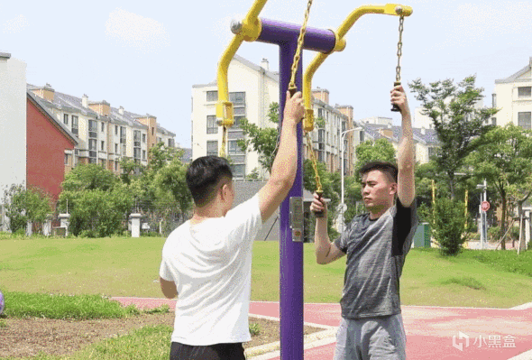 公园里的健身器怎么用