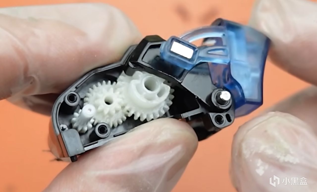 是要扳机震动还是自适应扳机？保姆级手柄扳机选择指南