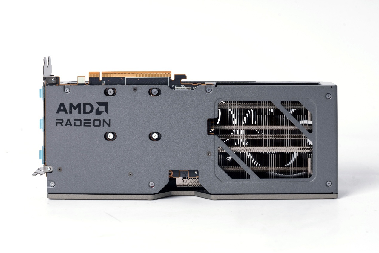 3000多块，显存被偷？？2025年了，打游戏到底需要多大显存？