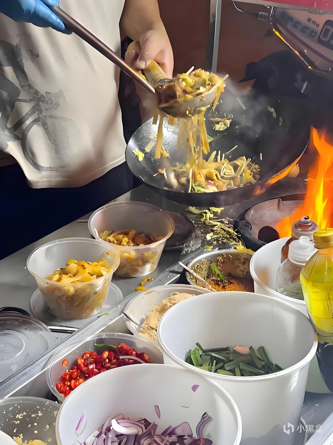 全网四位爆火的小摊老板