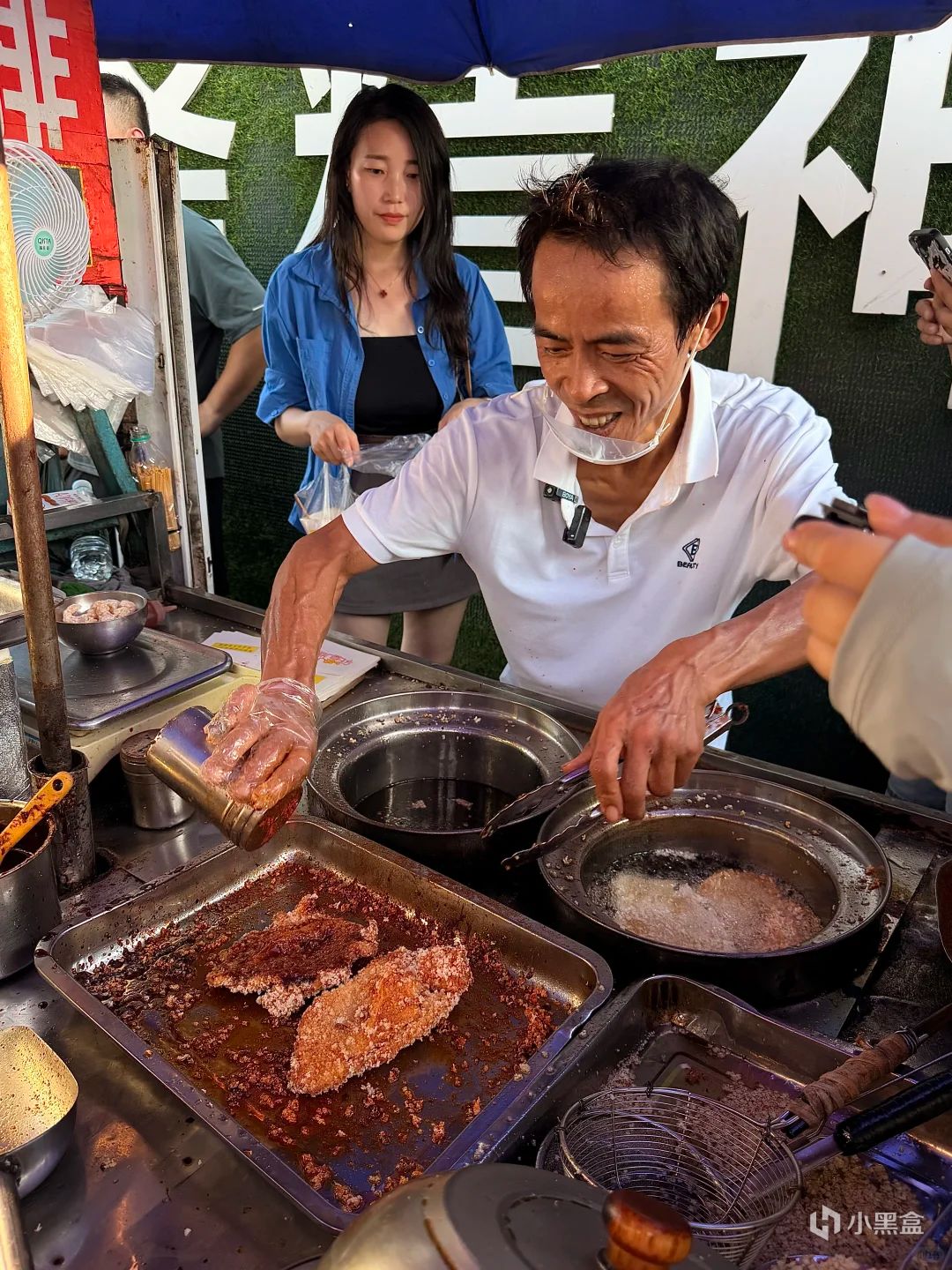 全网四位爆火的小摊老板