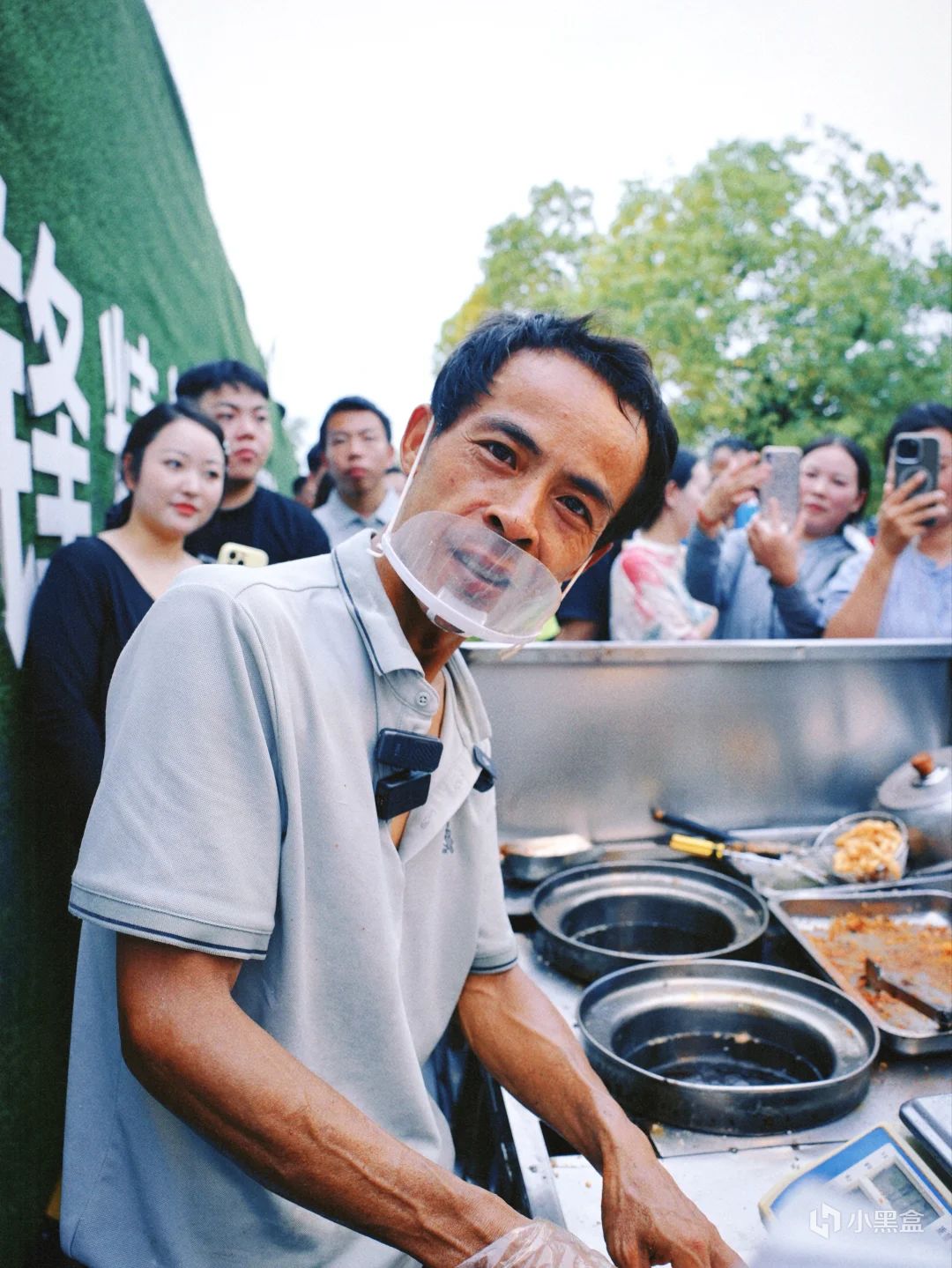 全网四位爆火的小摊老板