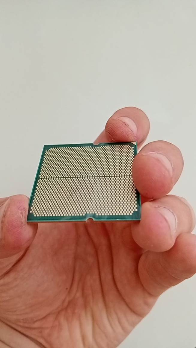 r/pcmasterrace - 7800X3D 在三个月后烧掉了主板。这是硅彩池的原因还是其他什么？我们应该再买一个吗？