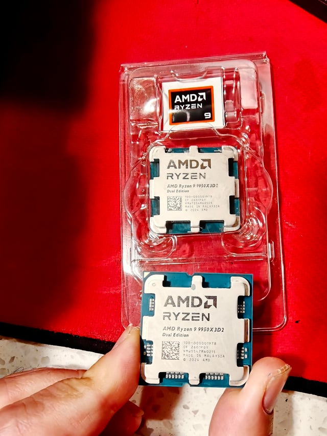r/watercooling - 两种不同版本的AMD 9950X3D2双核？